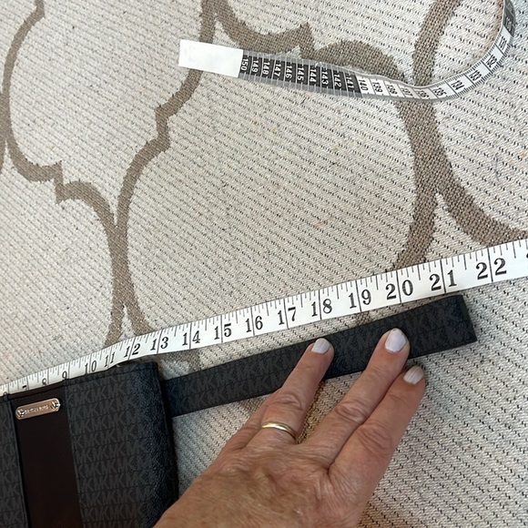 Michael Michael Kors Women's Silver Jet Set Fanny Pack Belt Bag, L/XL - Picture 14 of 14